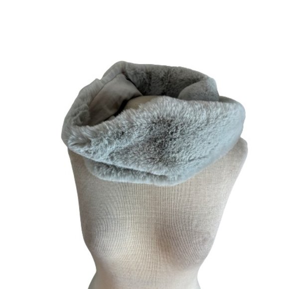 Old Navy Accessories - Old Navy Cozy Circle Infinity Short Scarf Wrap